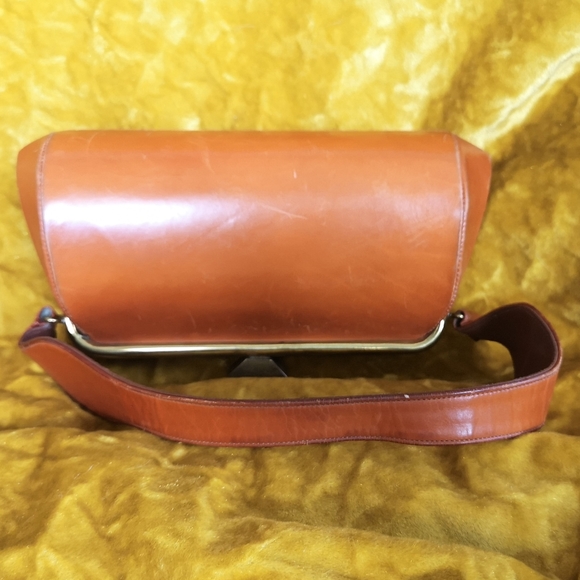 Vintage Luxury Ascot Leather Handbag - Picture 3 of 10